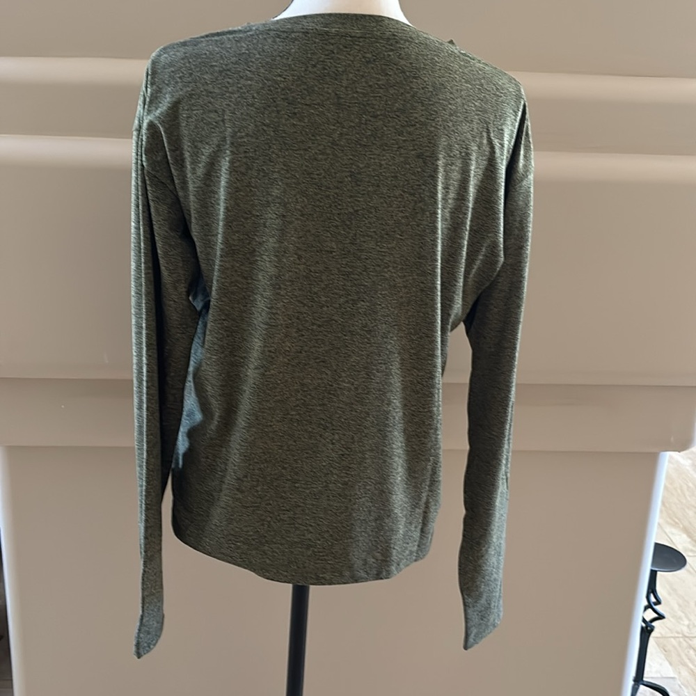 Beautiful Green Athleta Uptempo II Long Sleeve Top. Size S. New With Tags. - Picture 8 of 10